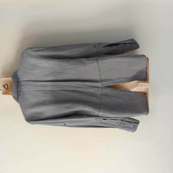 Anthropologie Cloth & Stone Split-Back Gray Chambray Buttondown - Picture 6 of 16